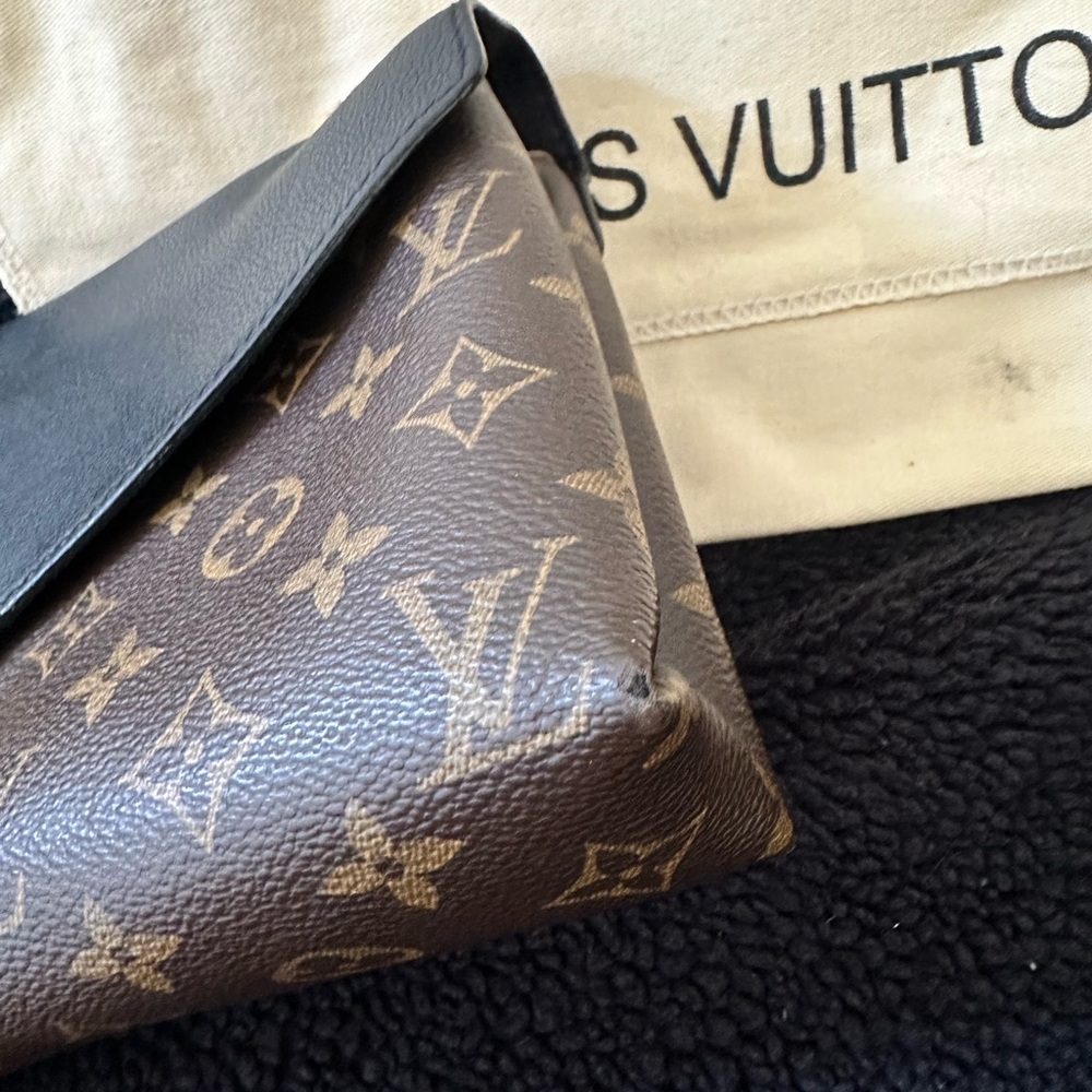 Louis Vuitton Pallas Chain - Picture 11 of 14